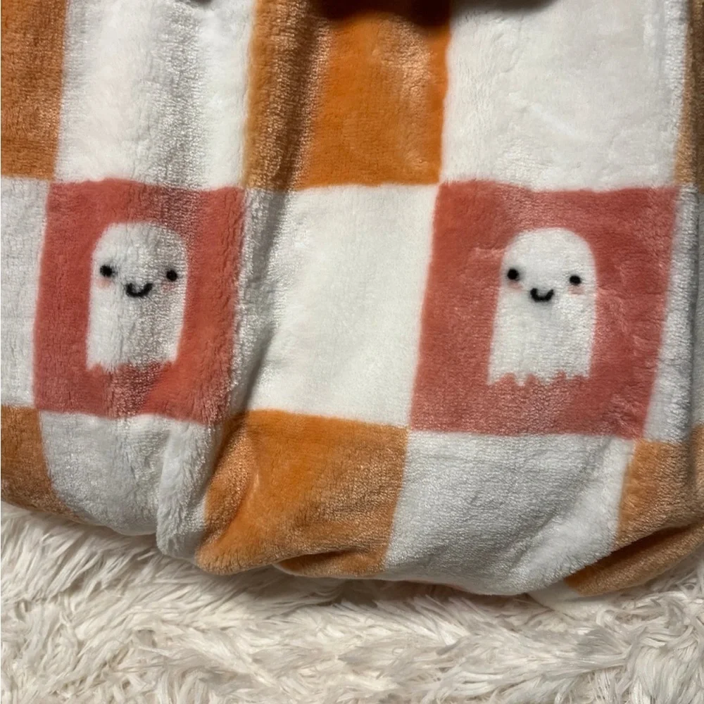 Viral Halloween Ghost Blanket